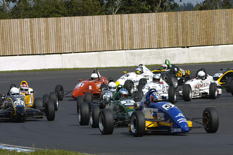 Rivalerne jagter Nicki Thiim (52) på Padborg Park i Formel Ford i den kommende weekend på Padborg Park.